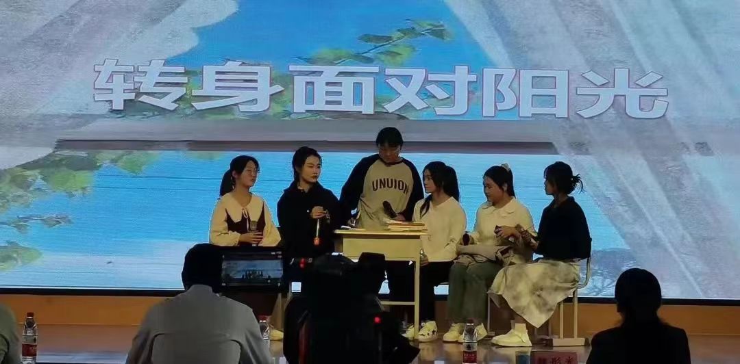 第四屆校園情景劇大賽《轉(zhuǎn)身面對(duì)陽光》獲得二等獎(jiǎng)